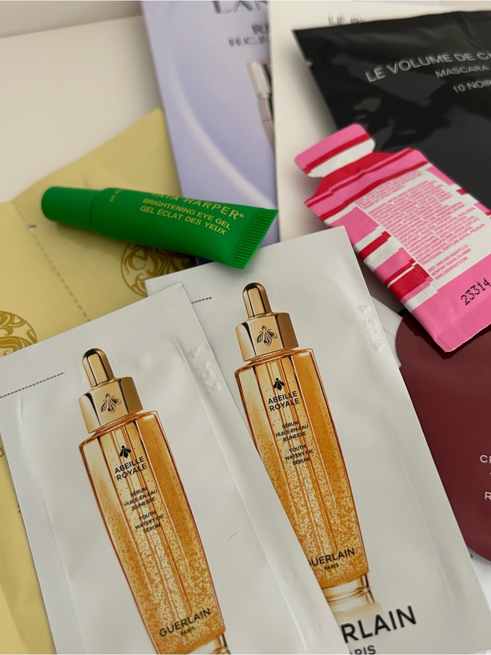 Beauty Samples Set - Picture 2 of 3